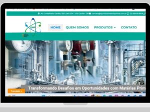 Homepage do site da Química Matéria Prima, destacando equipamentos industriais e slogan da empresa com a frase 'Transformando Desafios em Oportunidades com Matérias-Primas